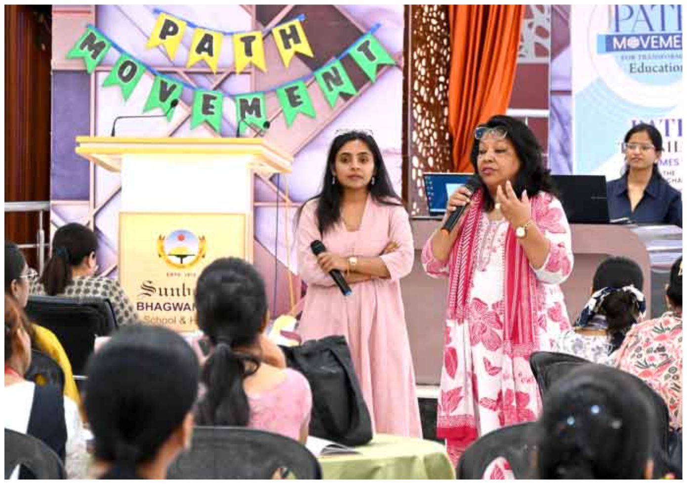 School principal address at offline townhall in Varanasi